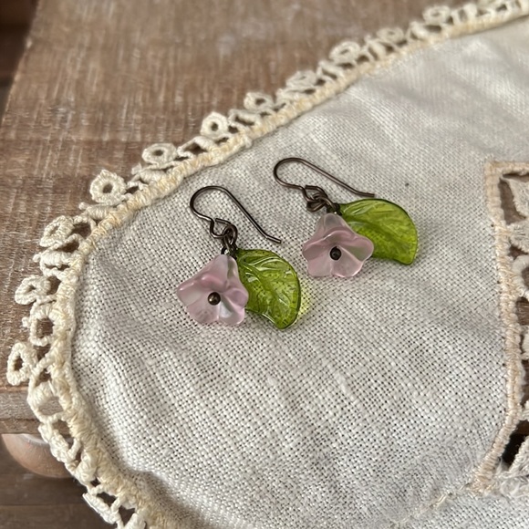 🌸Glass Flower Earrings - Picture 7 of 7